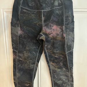 Lululemon mid rise capris leggings - size 8
